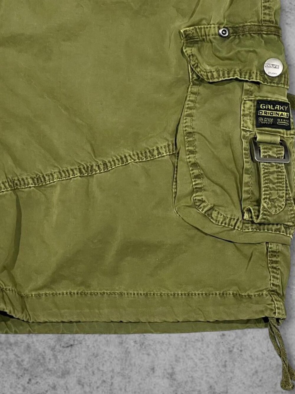 Galaxy Original Green Cargo Shorts, Size 38 Y2K Retro Baggy Style - Picture 2 of 8